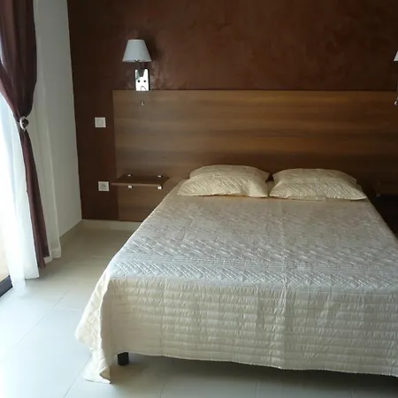 Apartment With 2 In Porto-vecchio, With Pool Access, Terrace And *